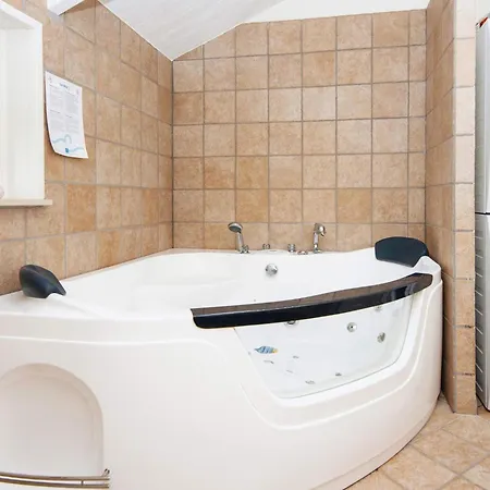 Holiday home 6 Person In Ronde-by Traum Ronde